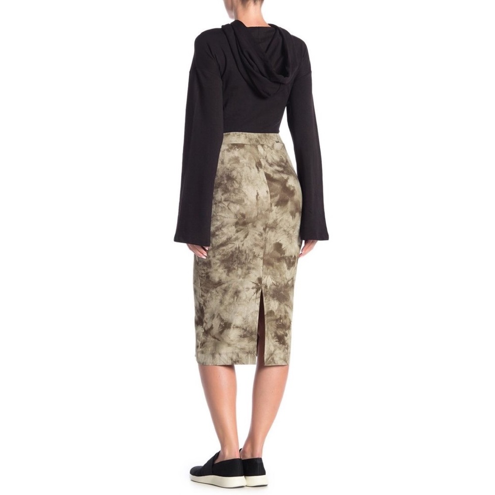 Camo midi over the knee fitted skirt - Picture 3 of 3
